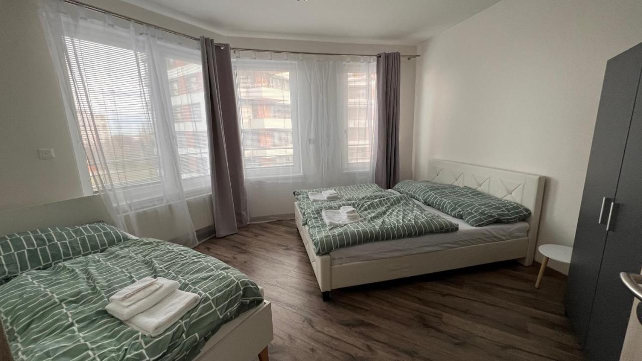 Air-Conditioned, 2 Room Apartment With Balcony, New Building Raca Bratislava Buitenkant foto