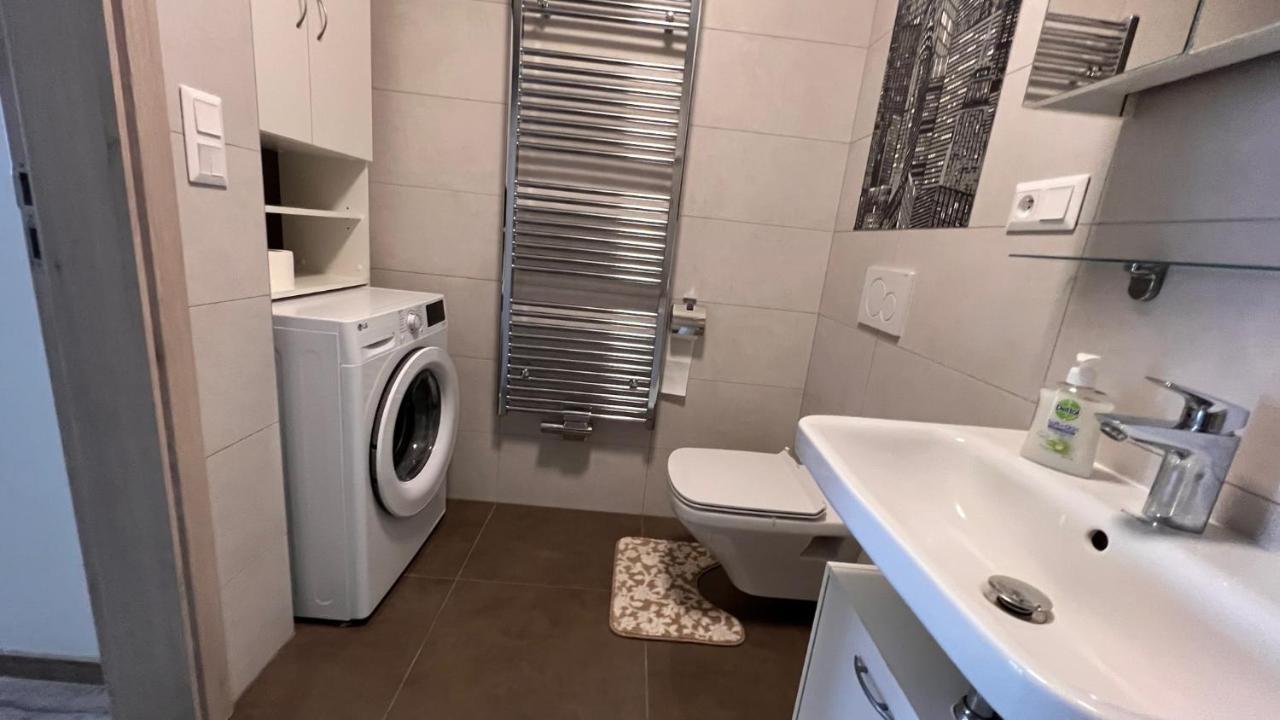 Air-Conditioned, 2 Room Apartment With Balcony, New Building Raca Bratislava Buitenkant foto