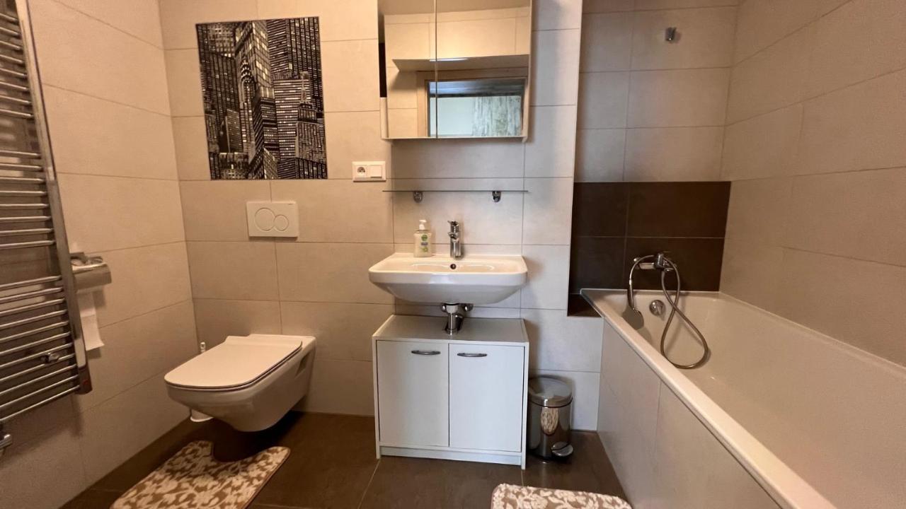 Air-Conditioned, 2 Room Apartment With Balcony, New Building Raca Bratislava Buitenkant foto
