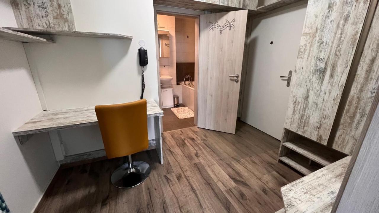 Air-Conditioned, 2 Room Apartment With Balcony, New Building Raca Bratislava Buitenkant foto