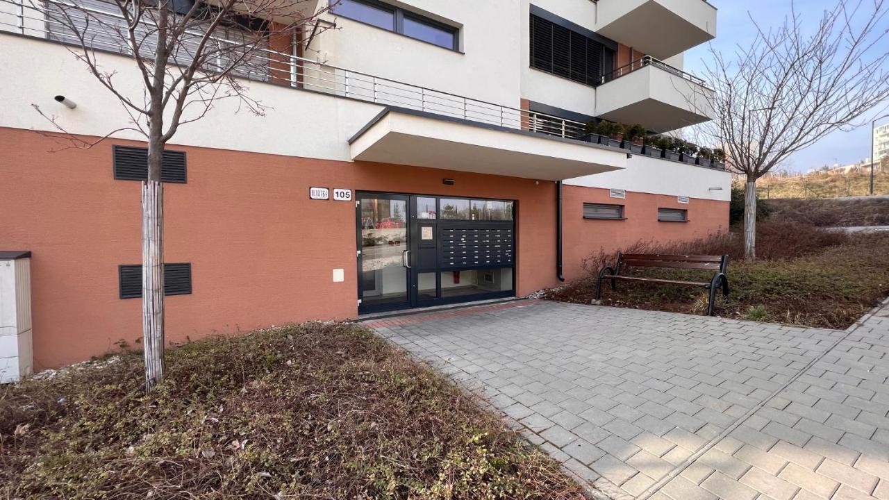 Air-Conditioned, 2 Room Apartment With Balcony, New Building Raca Bratislava Buitenkant foto